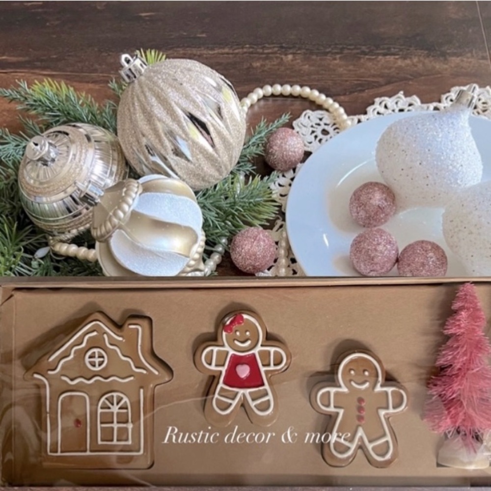 Christmas Gingerbread House Kids
Tree Village Tier Tray Decor 4 PC
Set
